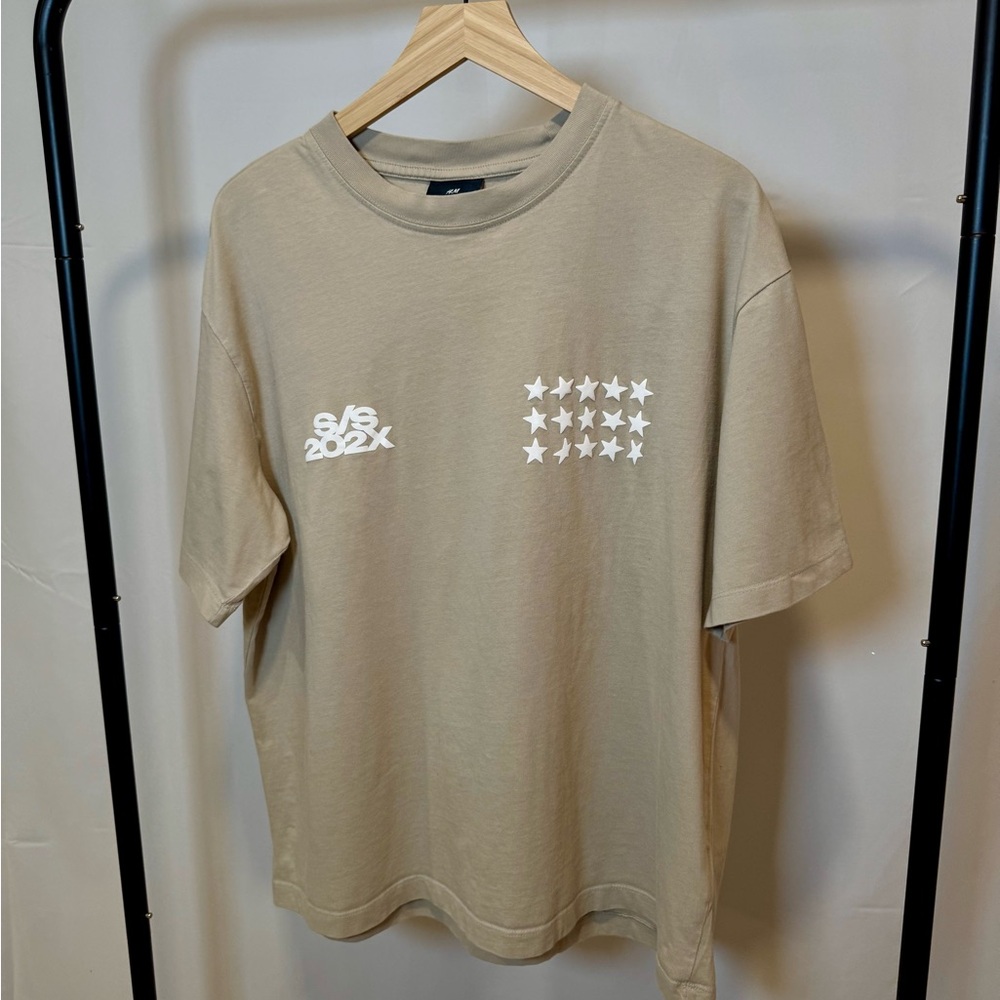 H&M Tan Graphic T-Shirt